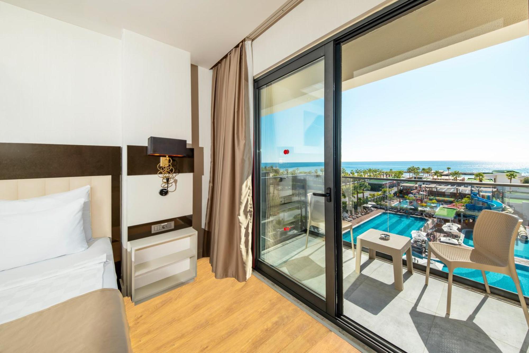 אלאניה Serenity Queen Hotel מראה חיצוני תמונה