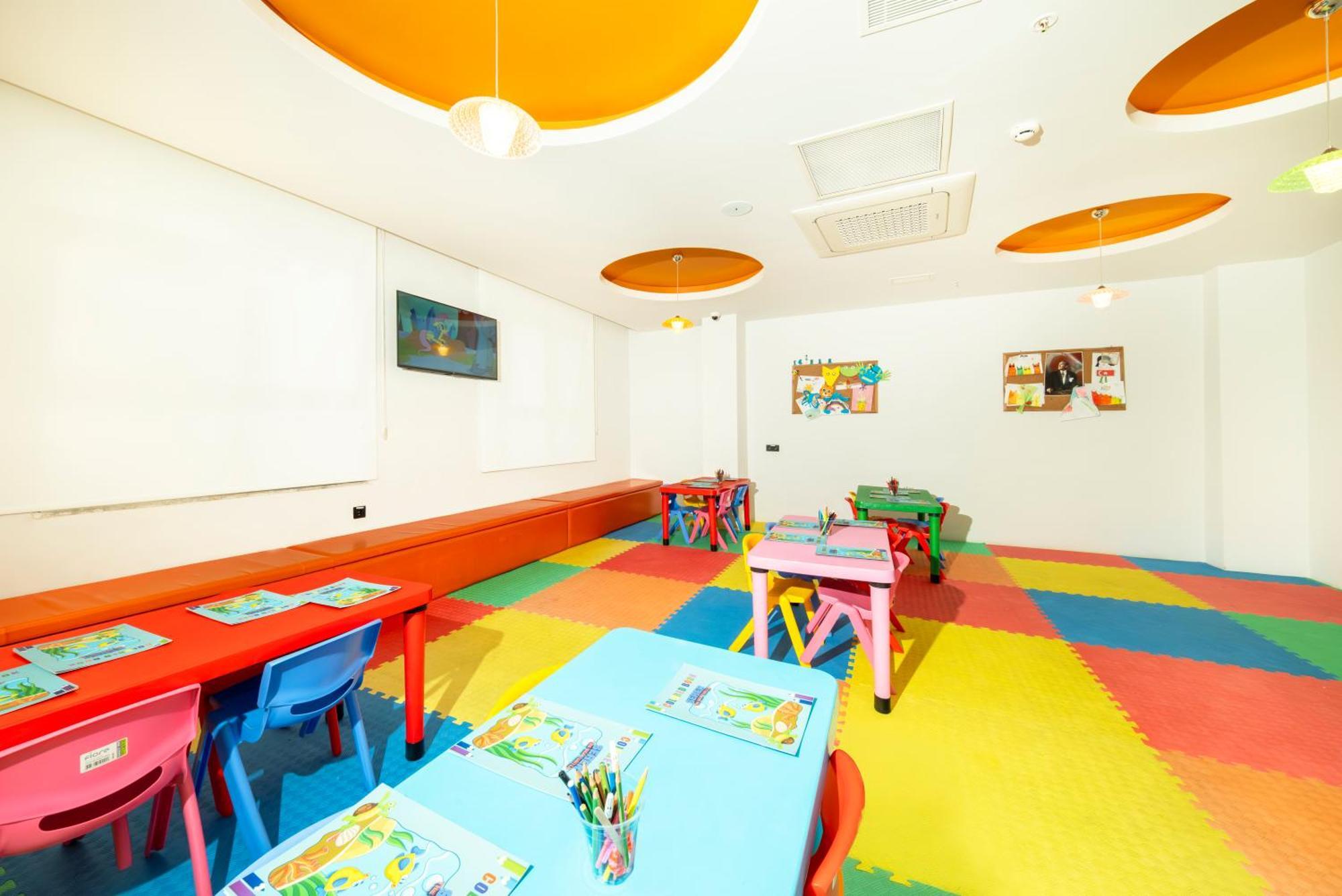 אלאניה Serenity Queen Hotel מראה חיצוני תמונה
