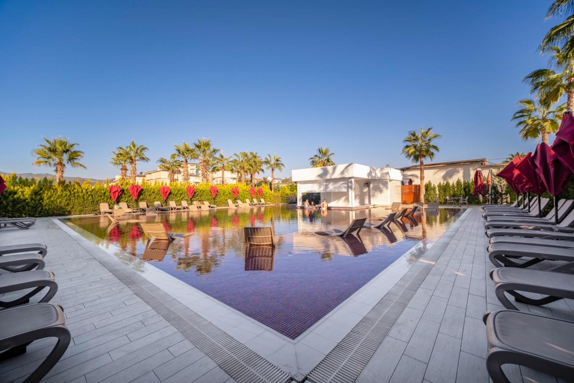 אלאניה Serenity Queen Hotel מראה חיצוני תמונה