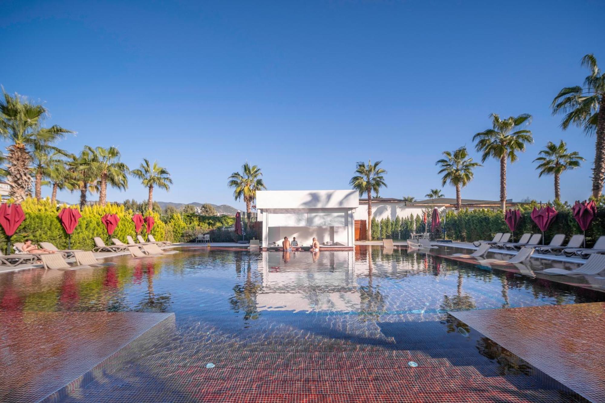 אלאניה Serenity Queen Hotel מראה חיצוני תמונה