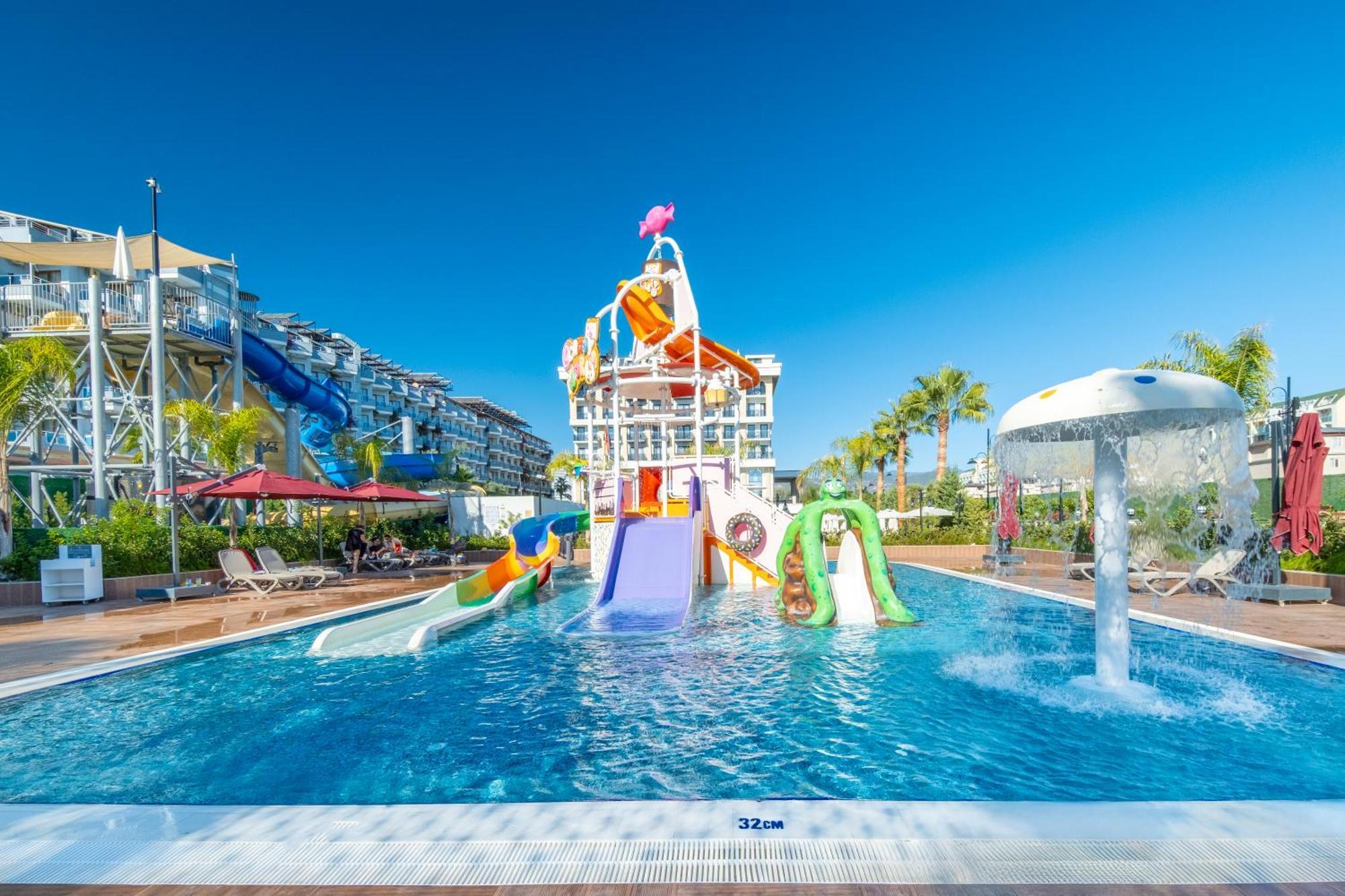 אלאניה Serenity Queen Hotel מראה חיצוני תמונה